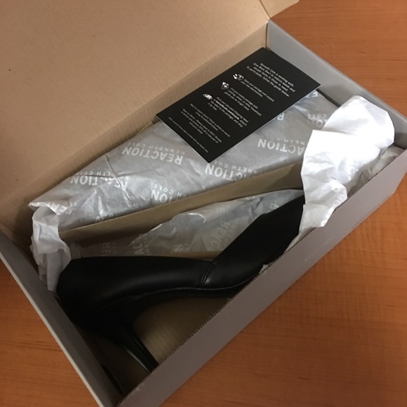 Kenneth Cole So Savvy Black Pumps 6.5 - Picture 2 of 2